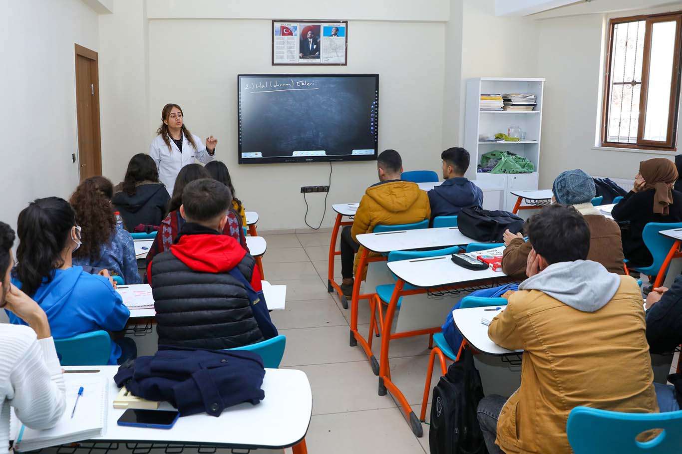 Silvanlı gençler El Cezeri Akademi Lisesinde çalışma imkanı buluyor